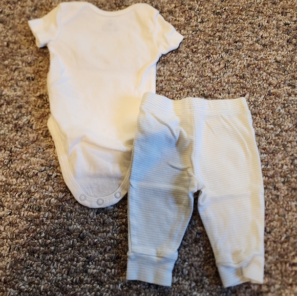 $2 GS🏠 Carter's Easter Outfit - Picture 3 of 3